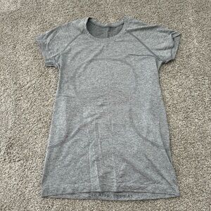 Lululemon Gray Swiftly Tech Short Sleeve T Shirt - Size 8